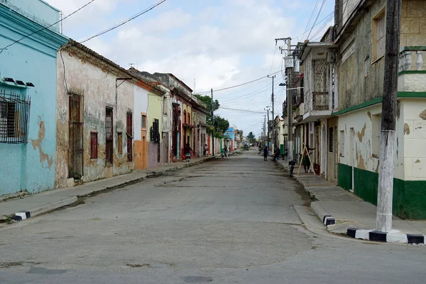 Cardenas Cuba Omkring Maj 2022 Gadelandskab Med Gamle Huse - Stock-foto