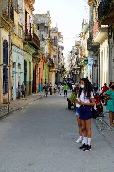 Havana Kuba Asi Květen 2022 Mladé Školačky Procházející Ulicemi — Stock fotografie
