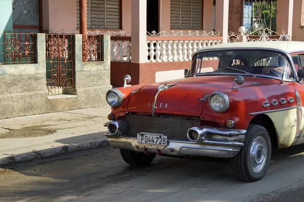 Limonar, Küba, Mayıs 2022: Küçük köydeki klasik eski araba
