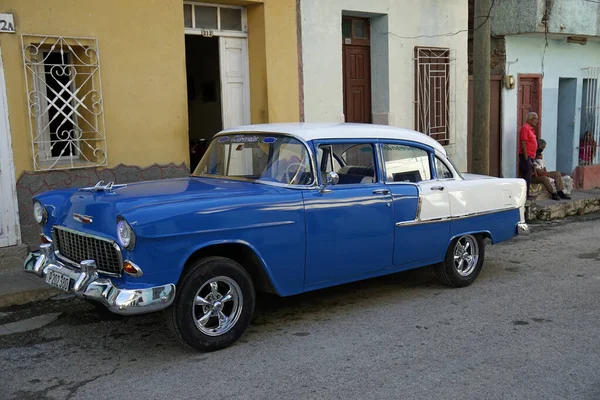 Trinidad, Küba, Mayıs 2022: Trinidad sokaklarında klasik araba