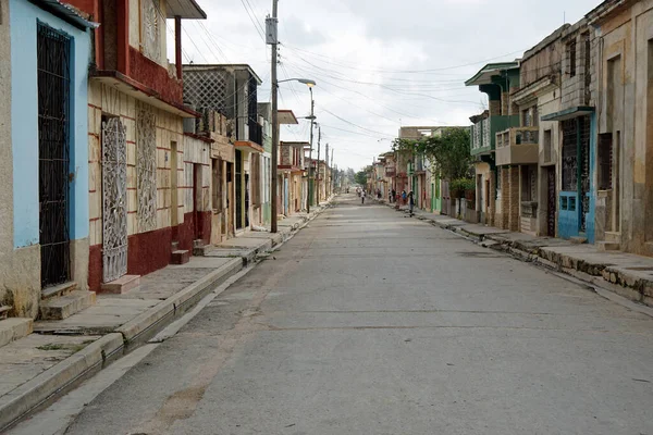Cardenas Küba Mayıs 2022 Eski Evlerin Olduğu Sokak Manzarası Stok Resim