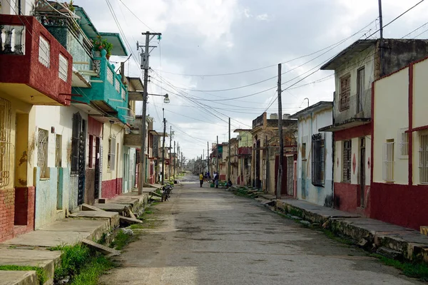 Cardenas Küba Mayıs 2022 Eski Evlerin Olduğu Sokak Manzarası - Stok İmaj