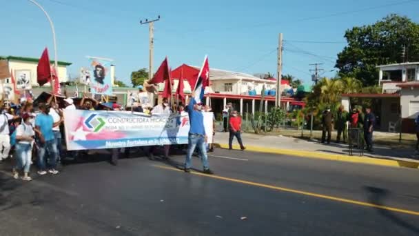 Varadero Cuba Maggio 2022 Gente Del Posto Festeggia Parata Della — Video Stock