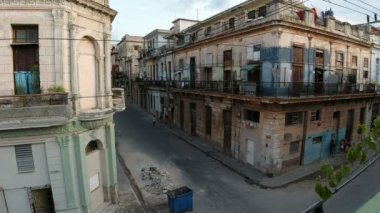 Havana, Küba, takriben Mayıs 2022: Havana Viktorya 'da bir pazar sabahı sokak sahnesi