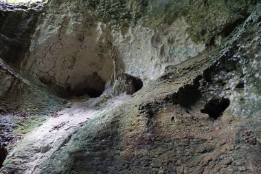 Dominik Cumhuriyeti 'ndeki Los Haitis Ulusal Parkı' ndaki manzara mağarası.