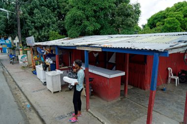 La Romana, Dominik Cumhuriyeti, Eylül 2022 - Sokaklardaki Yerel Dükkanlar