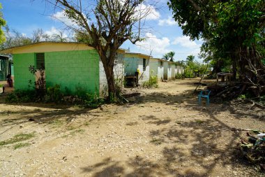 La Romana, Dominik Cumhuriyeti, Eylül 2022 dolaylarında, haiti 'den gelen şeker kamışı işçilerinin basit bir saçı.