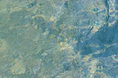 Üst manzara yüzme havuzu ve yırtık su soyut arka plan