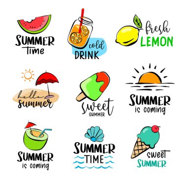 El işaretleri ve afişler sergileniyor. Merhaba yaz sembolleri ve nesneleri