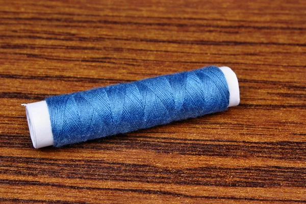 Fio de costura azul — Fotografia de Stock