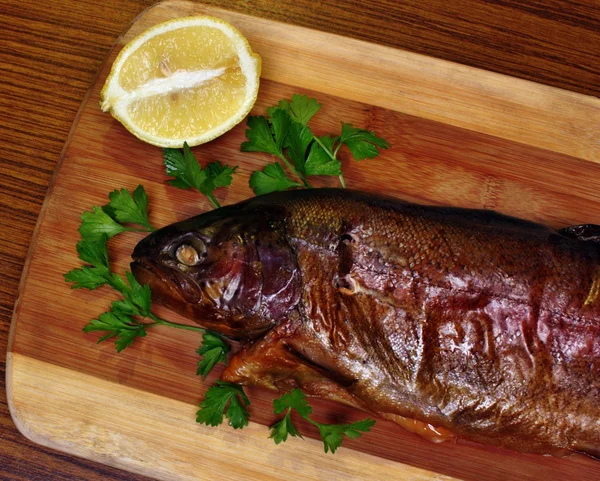 Fisch geräucherte Forelle — Stockfoto