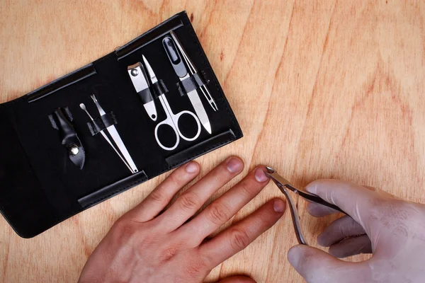 Recorte de uñas con los dedos — Foto de Stock