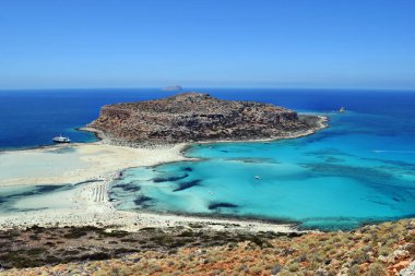 Yunanistan 'ın Girit adasındaki Balos Körfezi' nin muhteşem manzarası, plajları ve turkuaz deniz manzarası