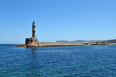 Deniz feneri, Chania, Girit - 19 Haziran 2021: Chania şehrindeki muhteşem deniz fenerine bakın