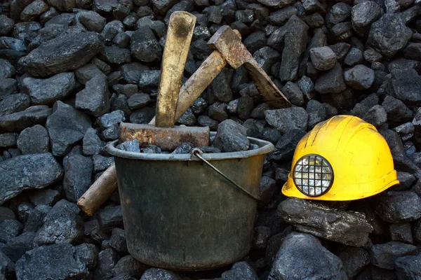 Polish Coal Mine Deposit Showing Miners Equipment Helmet Pickaxe Hammer — Stock Photo, Image