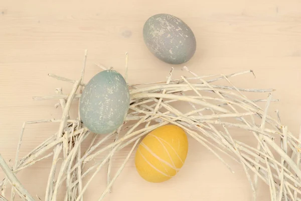 Ovos Páscoa Com Belo Padrão Ecológico Deitado Ninho Decorativo Varas — Fotografia de Stock