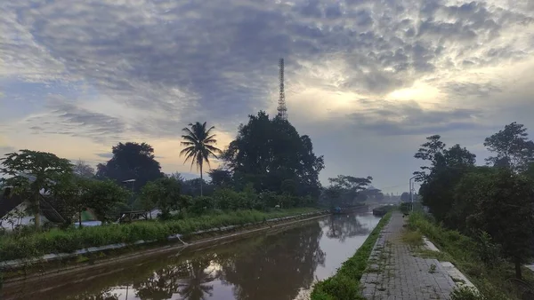 Kanalfluss Der Reisfelder Und Felder Bewässert — Stockfoto
