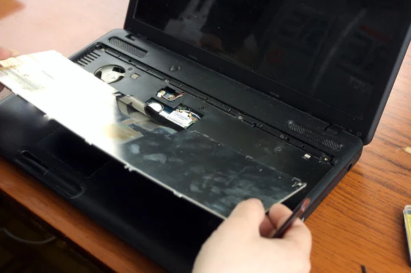 laptop untwisting