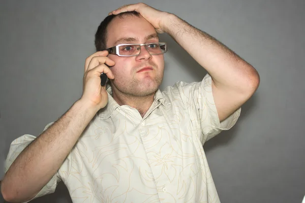 Muž tím, že telefon mluví — Stock fotografie