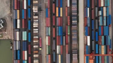 Konteynırlar ve liman, ticaret ve lojistik.