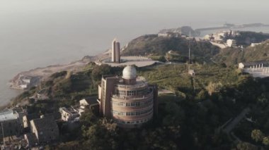Taizhou, Zhejiang 'da otlaklı bir halk parkı..