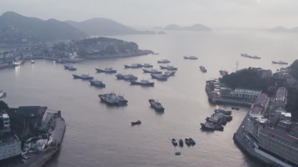 浙江省泰州市の海の上の漁船 — ストック動画