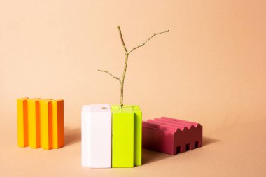 Ürün gösterimi için altın parıltılı iplikle Geometrik şekil podyumu