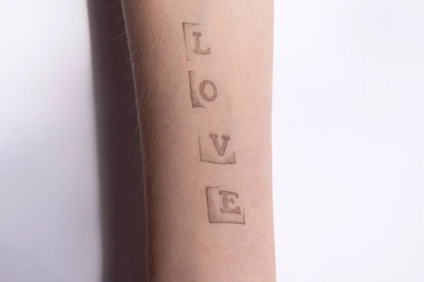 Γυναικείο Χέρι Επιγραφή Αγάπη Έννοια Της Αγάπης Δηλώσεις Αγάπης Στον Εικόνα Αρχείου