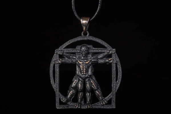 Uzaklaştırılmış bir uzaylı astronot figürü.