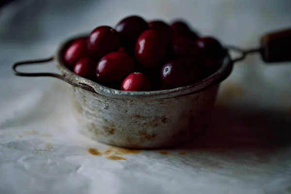 Fresh Cranberries Vintage Tea Strainer Selective Focus Cranberries Close — Stok Foto