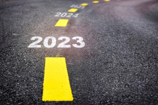 Новий Рік 2023 2025 Асфальтній Дорозі Лініями Розмітки Концепція Бізнес — стокове фото