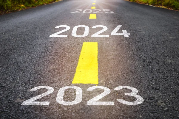 Viitorul Înainte Între 2023 2025 Șosea Conceptul Recuperare Afacerilor Provocarea — Fotografie, imagine de stoc