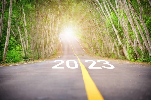 Estrada Para Ano Novo 2023 Com Raio Sol Conceito Desafio — Fotografia de Stock