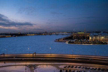 Aurora Kruvazörü Donmuş Neva Nehri 'nde.