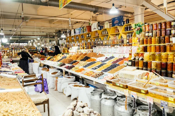El mercado en la ciudad Makhachkala. Imágenes De Stock Sin Royalties Gratis