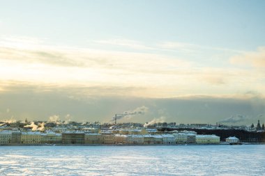 Donmuş Neva Nehri manzarası.