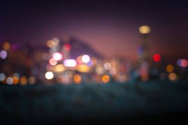 Şehir arka planına sahip soyut renkli dairesel bokeh