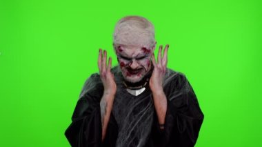 Tatminsiz cadılar bayramı zombisi başarısızlığın nedenini soruyor sıkılmış, hayal kırıklığına uğramış, sinirli.