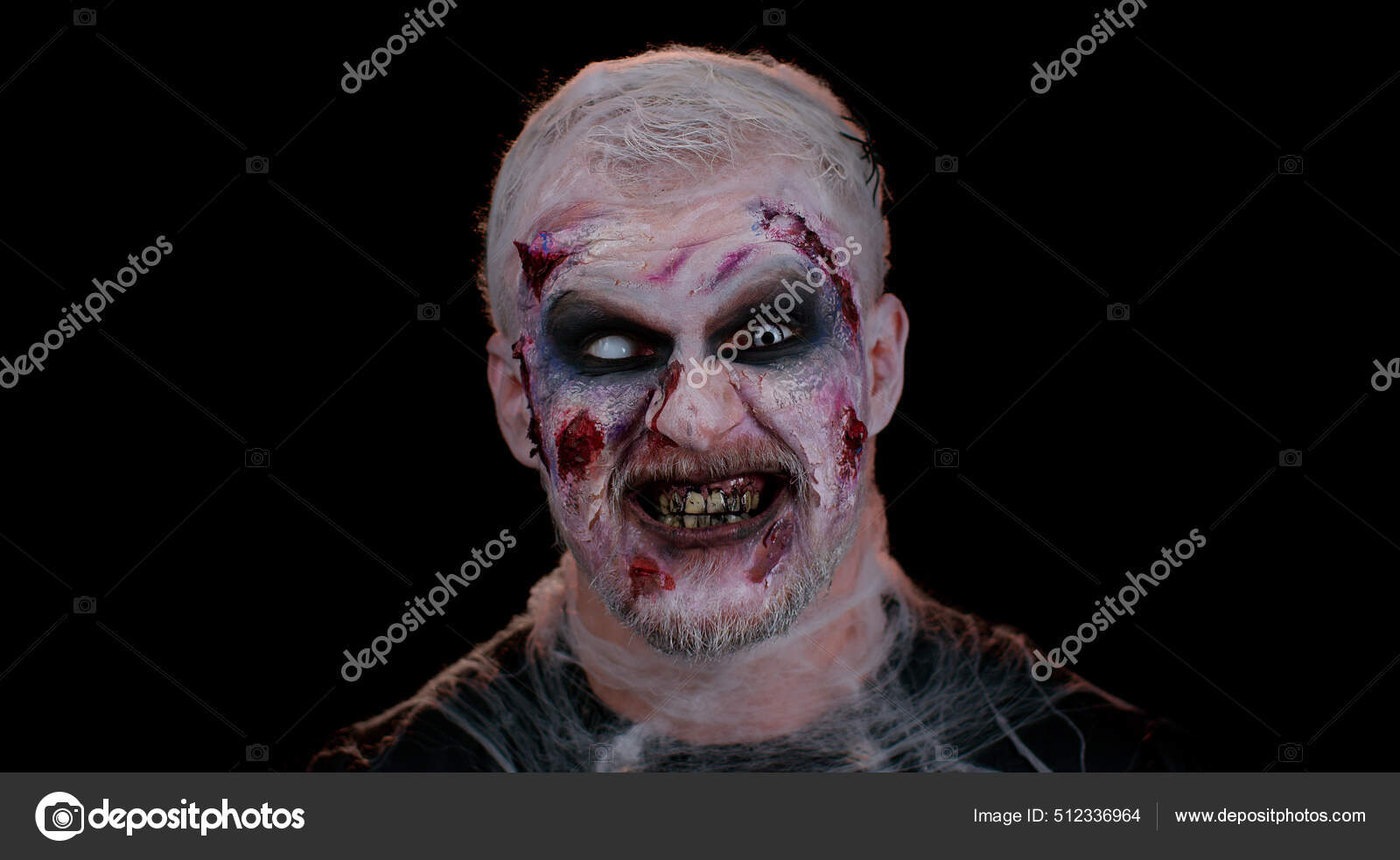 Homem assustador assustador com maquiagem ferida sangrenta de zumbi de  Halloween, tentando assustar, expressões faciais fotos, imagens de ©  efurorstudio #512336964