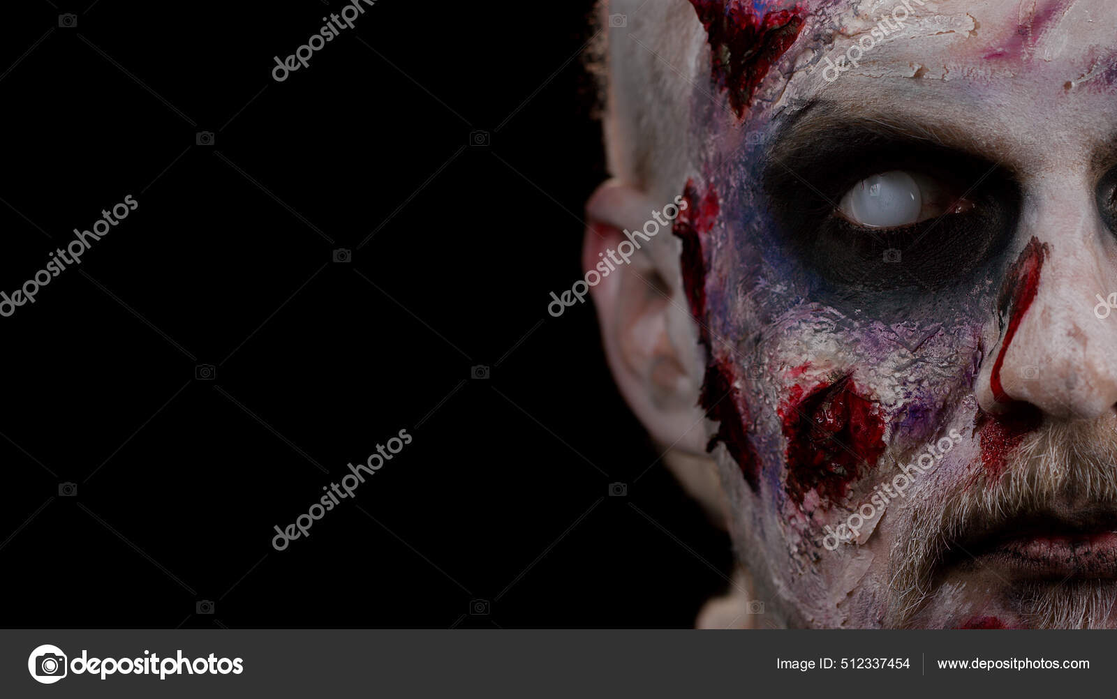 Close Rosto Homem Zumbi Com Maquiagem Com Feridas Falsas Cicatrizes —  Fotografias de Stock © efurorstudio #588405096