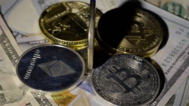 Bitcoin BTC madeni para ve Ethereum ETH paralar 100 dolar nakit, sanal para madenciliği
