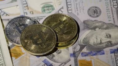 Bitcoin BTC madeni para ve Ethereum ETH paralar 100 dolar nakit, sanal para madenciliği