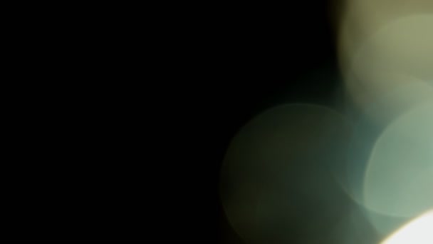 光漏抽象模糊的4K镜头，移动闪烁的圆形镜头发光耀斑盖 — 图库视频影像