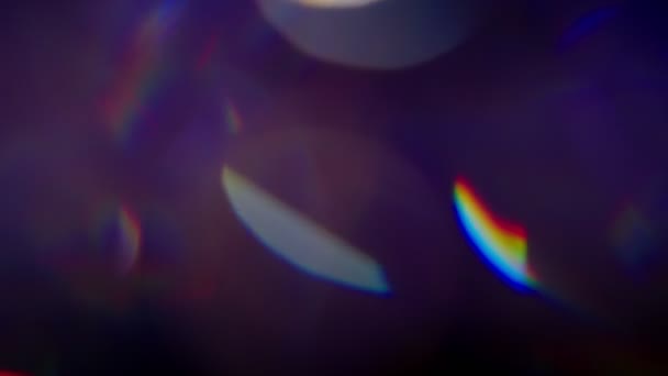 Multicolorido vazamentos de luz 4k filmagens em fundo preto, lente estúdio flare vazamento explosão sobreposições — Vídeo de Stock