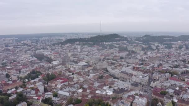Avrupa Şehri Lviv, Ukrayna, Rynok Meydanı, Merkez Şehir Salonu, Dominik Kilisesi 'nin insansız hava aracı videosu — Stok video