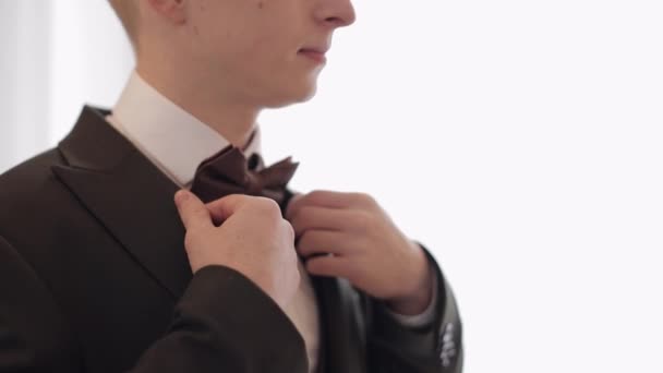 Handsome stylish groom man wearing green jacket at home in living room, slow motion indoors portrait — Stock Video