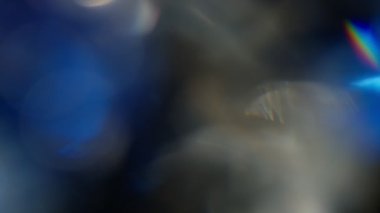 Çok renkli ışık siyah zemin üzerine 4k 'lık görüntü sızdırıyor, görüntü stilize ediliyor, geçişler, Bokeh etkisi