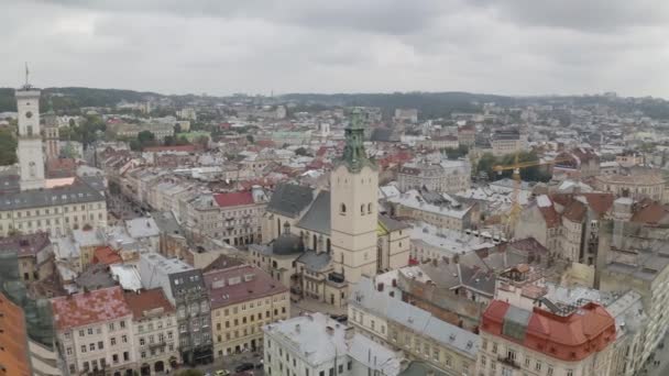 Aerial drone video panorama of Latin Cathedral in city Lviv, Ukraine, flight above roofs, streets — Stockvideo
