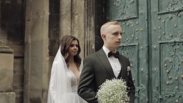 Newlyweds, caucasian groom with bride walking, embracing, hugs in city, wedding couple in love — Video Stock