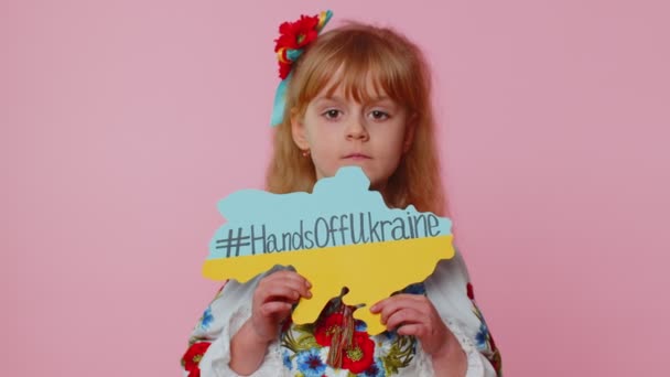 우크라이나 여자 아이의 그림 마사지 비문 이 있는 지도 위에 우크라이나 위기, 전쟁 — 비디오